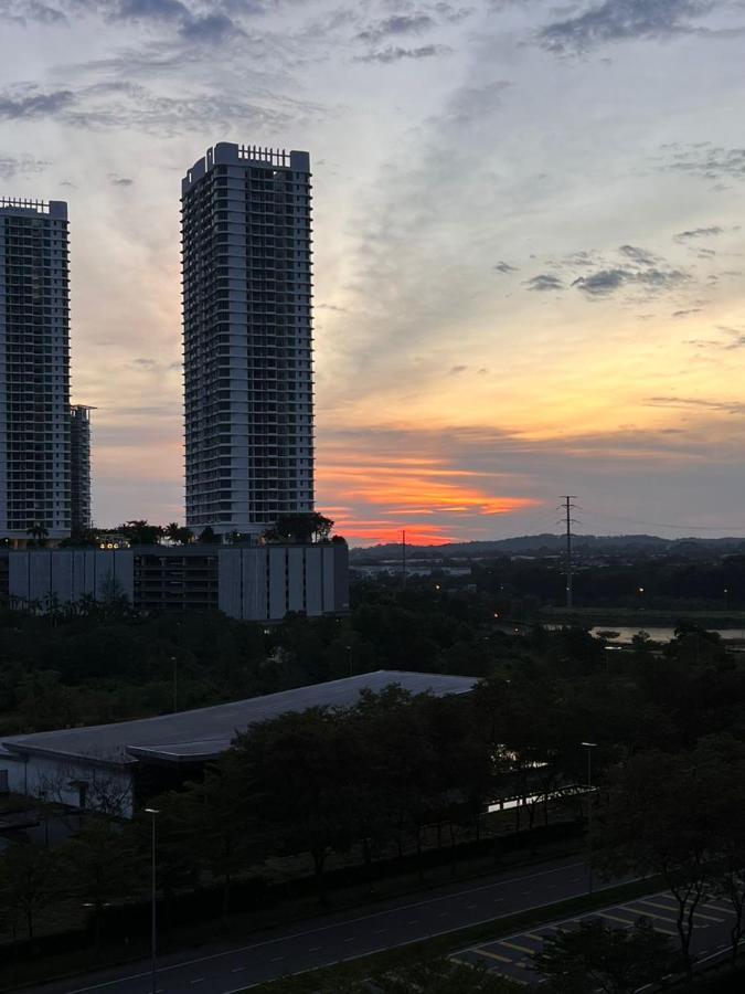 D Bunga مسلم Homestay Pool View Legoland Nusajaya Nusajaya  Exterior photo