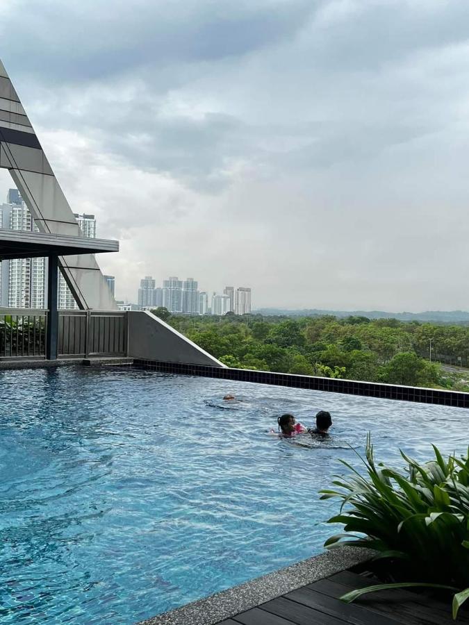 D Bunga مسلم Homestay Pool View Legoland Nusajaya Nusajaya  Exterior photo
